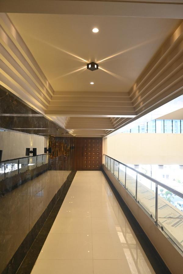 Hotel Privya Rooms And Banquet Surat Esterno foto