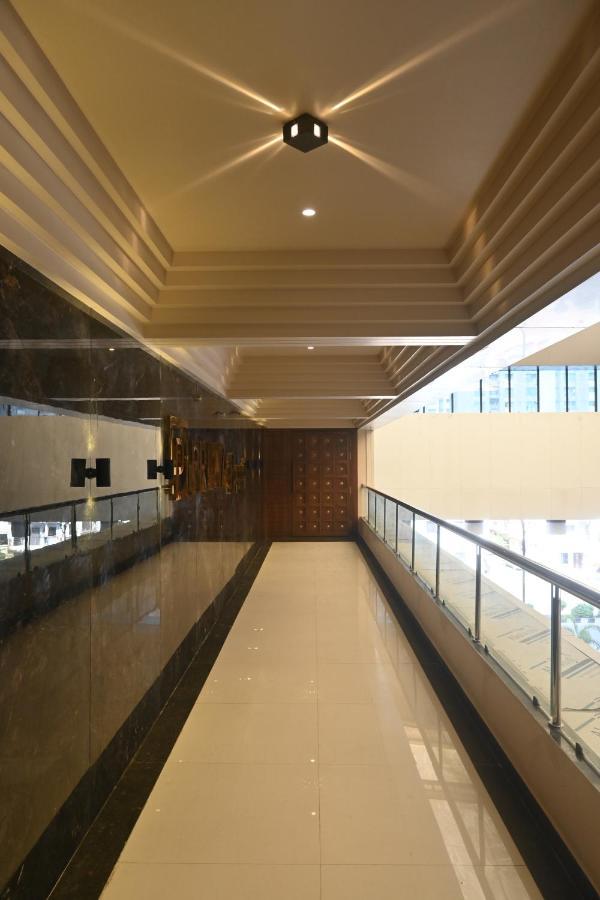 Hotel Privya Rooms And Banquet Surat Esterno foto