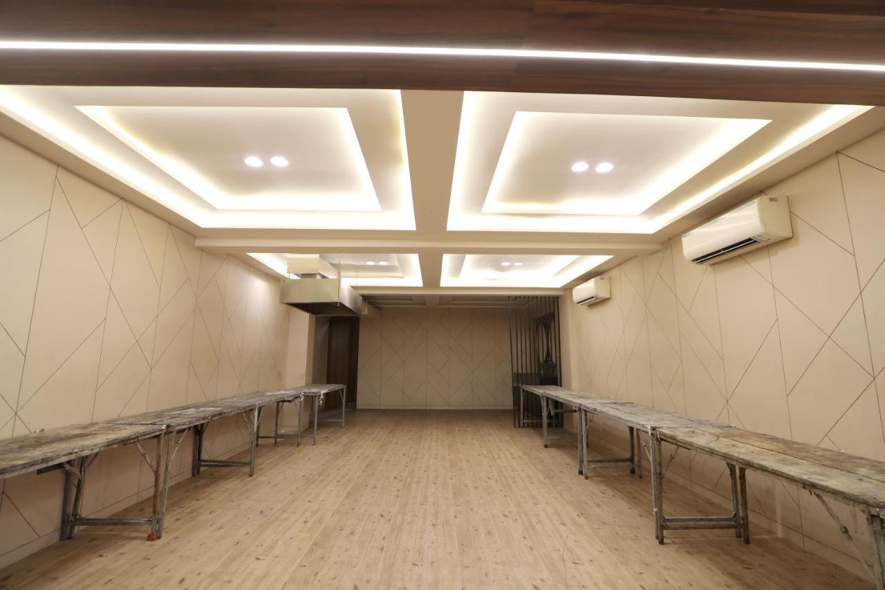 Hotel Privya Rooms And Banquet Surat Esterno foto