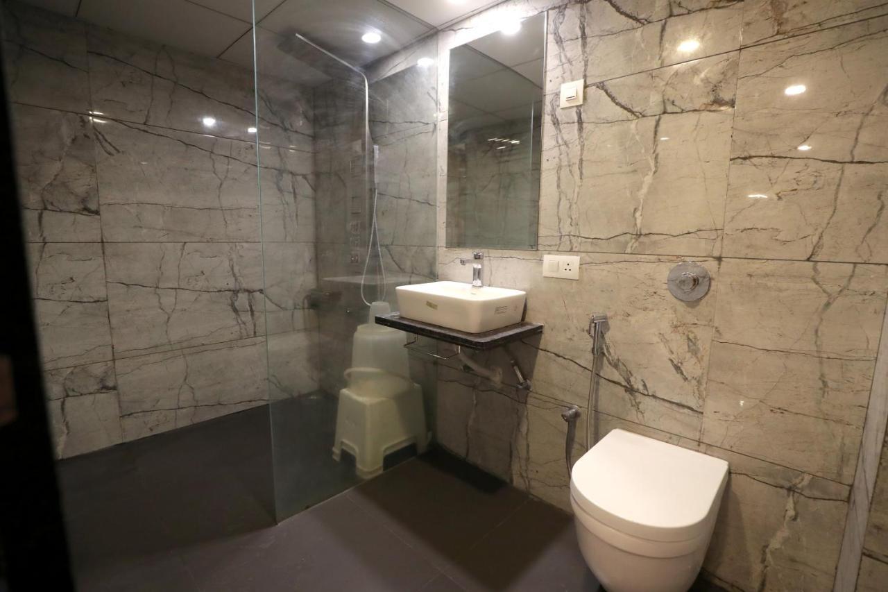 Hotel Privya Rooms And Banquet Surat Esterno foto