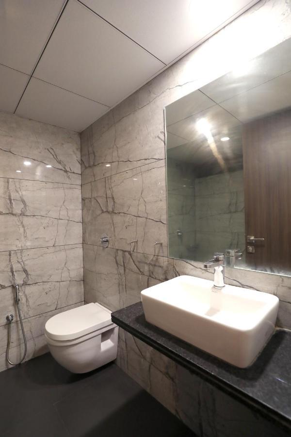 Hotel Privya Rooms And Banquet Surat Esterno foto