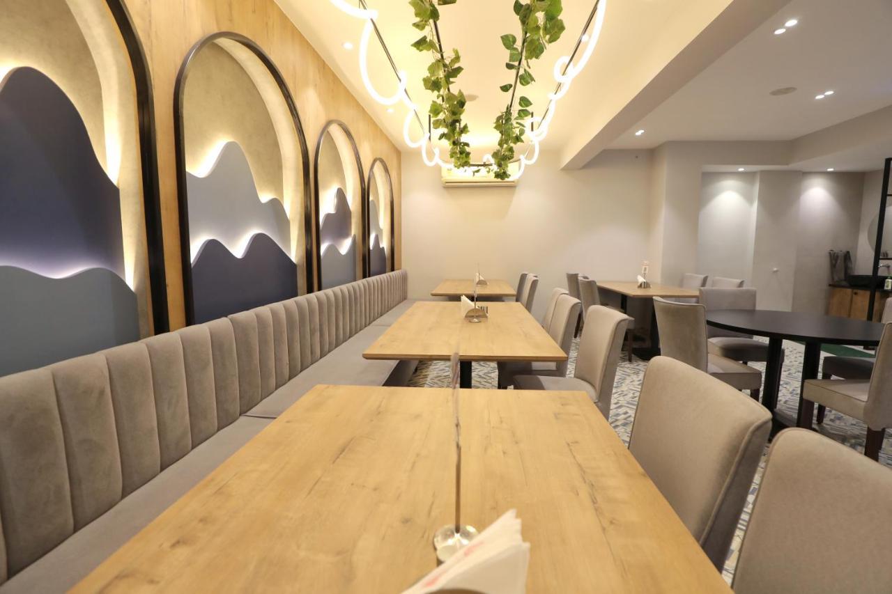 Hotel Privya Rooms And Banquet Surat Esterno foto