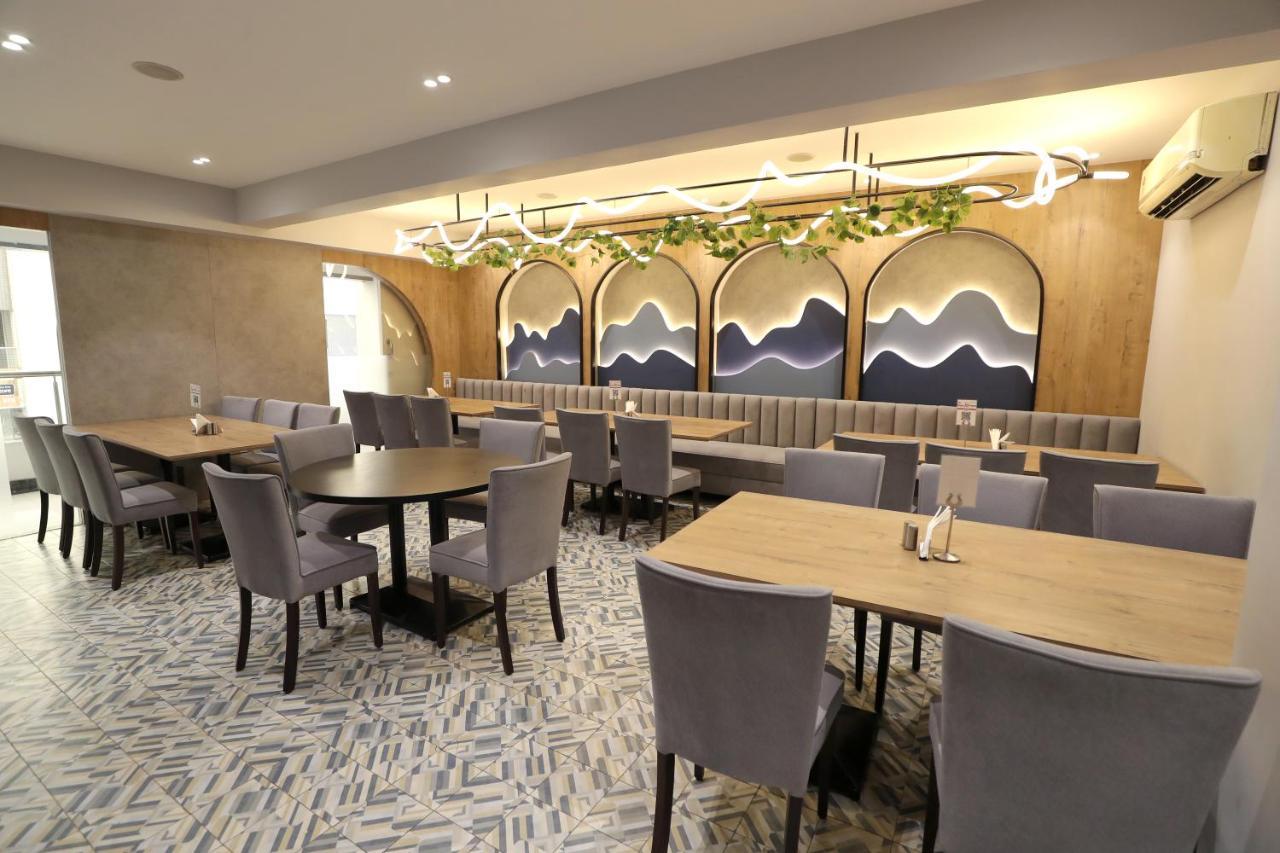 Hotel Privya Rooms And Banquet Surat Esterno foto
