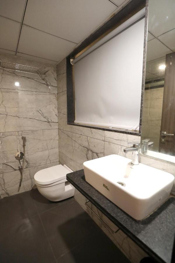 Hotel Privya Rooms And Banquet Surat Esterno foto