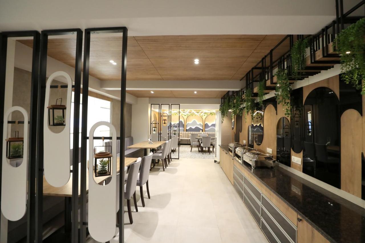 Hotel Privya Rooms And Banquet Surat Esterno foto