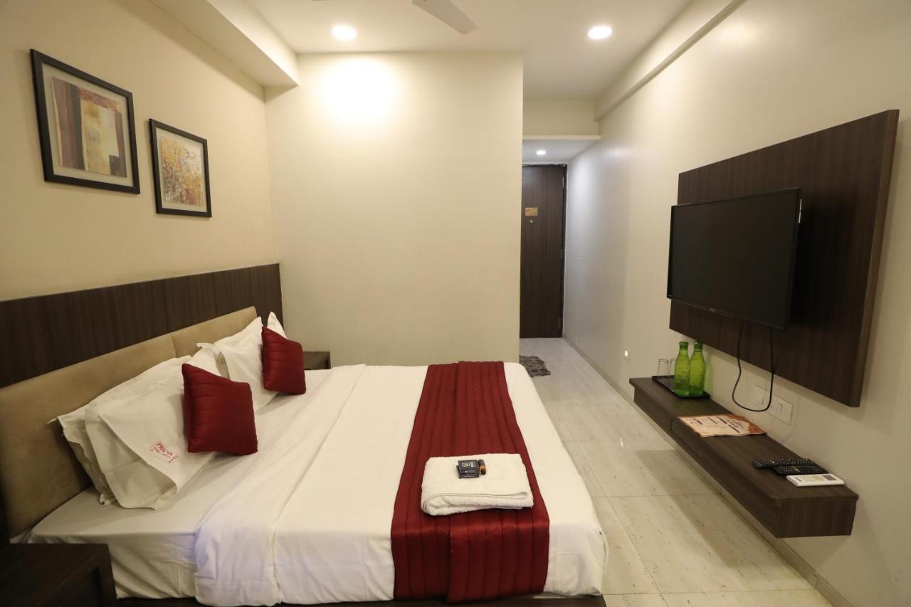 Hotel Privya Rooms And Banquet Surat Esterno foto